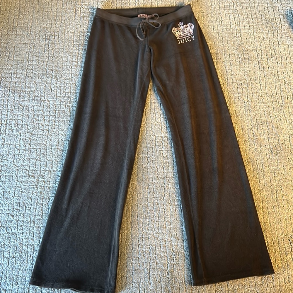 Juicy Couture sweatpants with JUICY bejeweled pink crown 👑